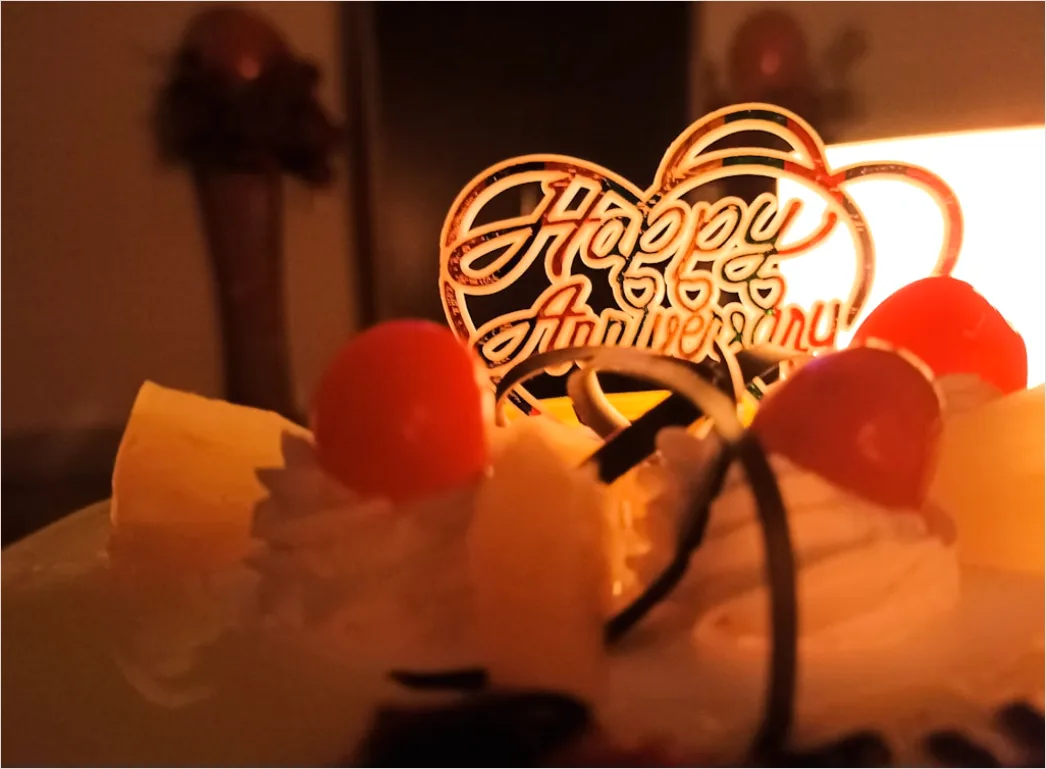 Foto Kue Anniversary Dengan Lilin Elegan 7835