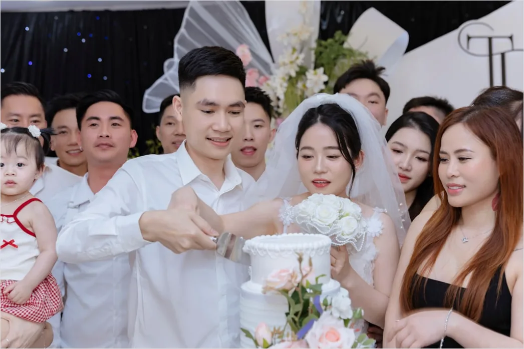 Foto Ulang Tahun Keluarga Dengan Kue Besar 36a4