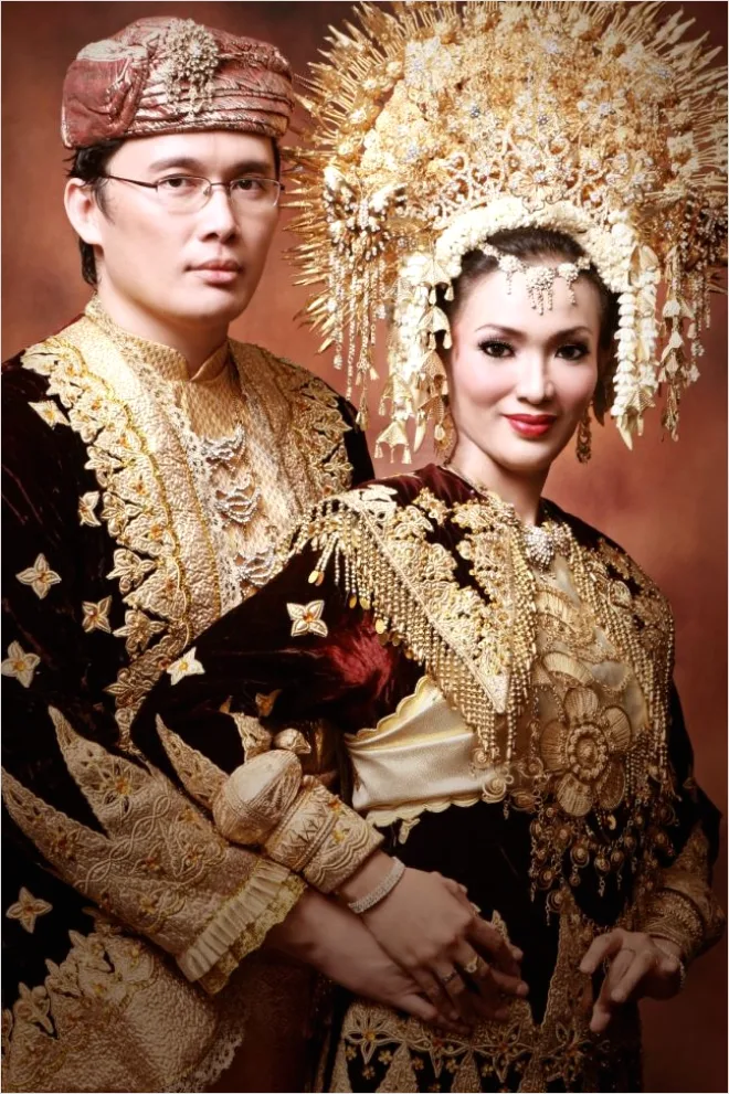 Detail Gambar Pengantin Adat Minang Suntiang Emas Number 2