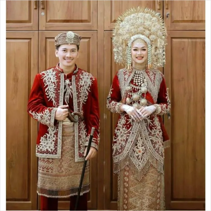 Detail Gambar Pengantin Adat Minang Suntiang Emas Number 11