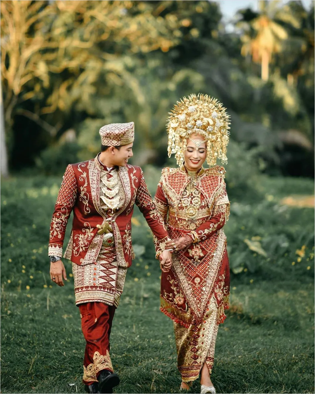 Detail Gambar Pengantin Adat Minang Suntiang Emas Number 12