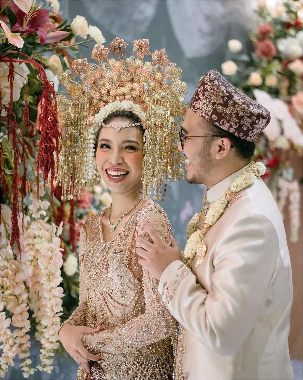 Detail Gambar Pengantin Adat Minang Suntiang Emas Number 7