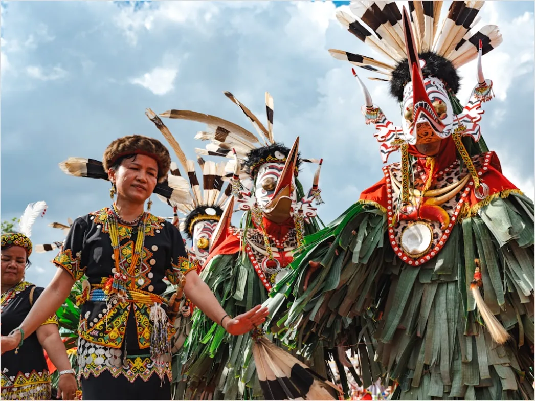 Gambar Pernikahan Adat Dayak Kalimantan 4f56