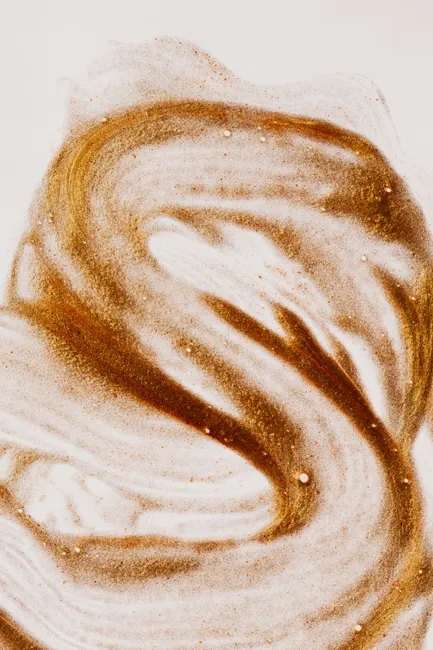 Goldene Pinselstriche Auf Weissem Hintergrund 0c11