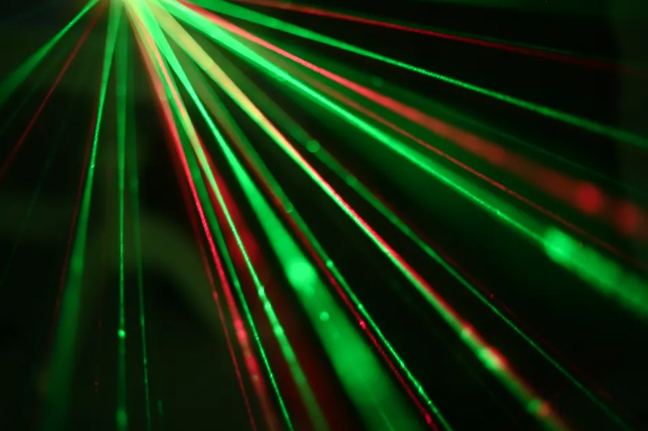 Detail Laser Lichtstrahlen Im Dunklen Hintergrund Number 10