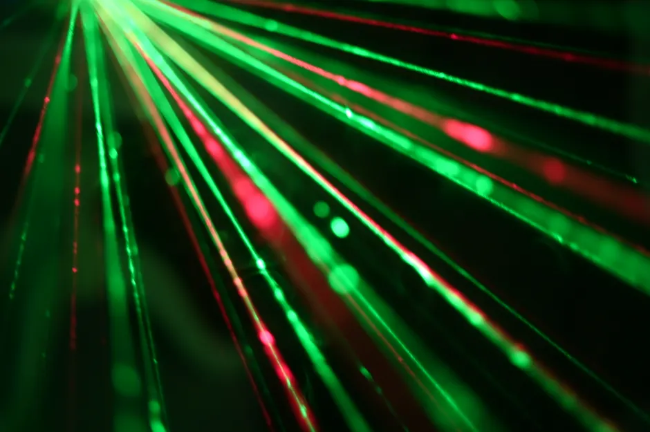 Detail Laser Lichtstrahlen Im Dunklen Hintergrund Number 13