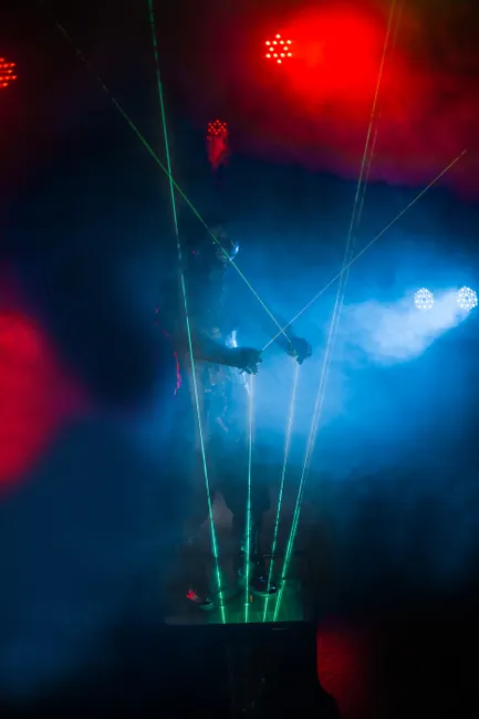 Detail Laser Lichtstrahlen Im Dunklen Hintergrund Number 19