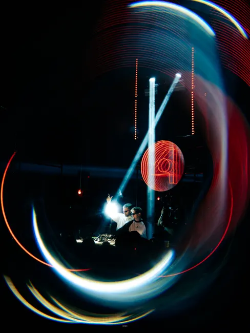 Detail Laser Lichtstrahlen Im Dunklen Hintergrund Number 7