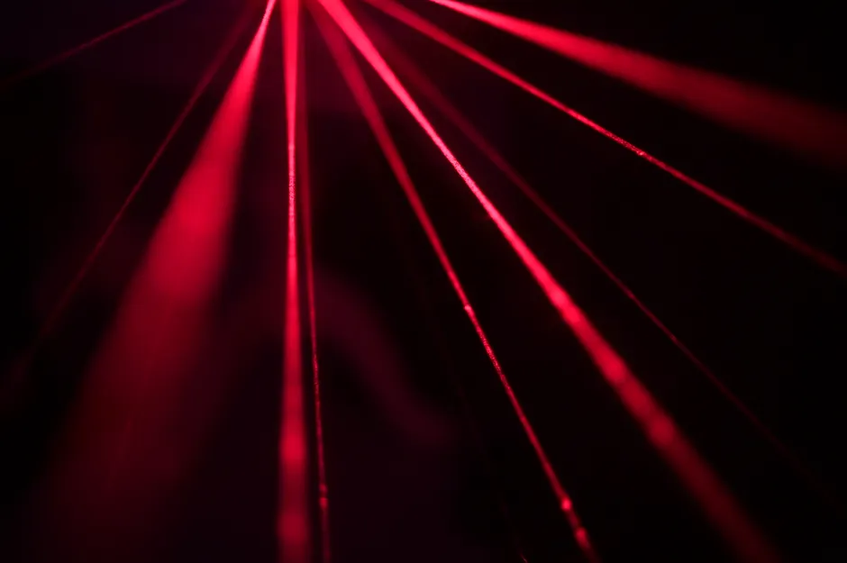 Detail Laser Lichtstrahlen Im Dunklen Hintergrund Number 9