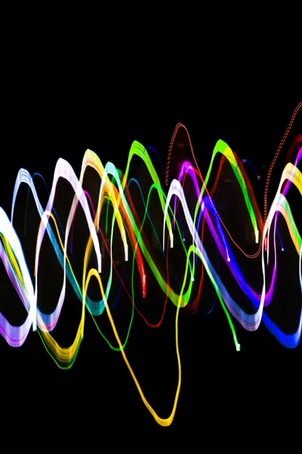 Neon Wellen Auf Schwarzem Hintergrund 98c8