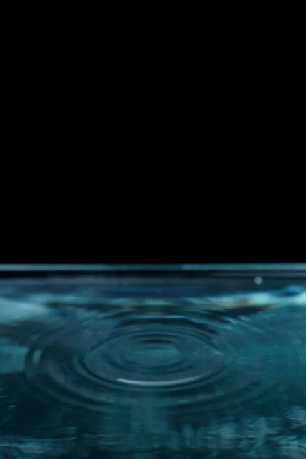 Detail Regentropfen Auf Wasseroberfläche Bild Number 13