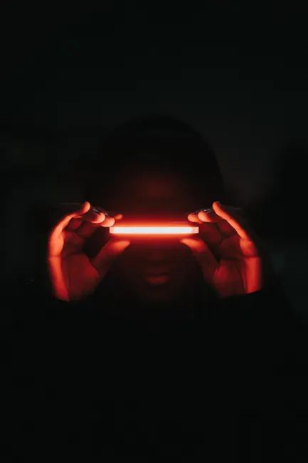 Detail Rotes Neonlicht Mit Dunkler Atmosphäre Number 10