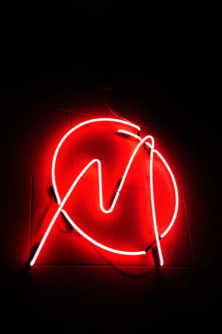 Detail Rotes Neonlicht Mit Dunkler Atmosphäre Number 6