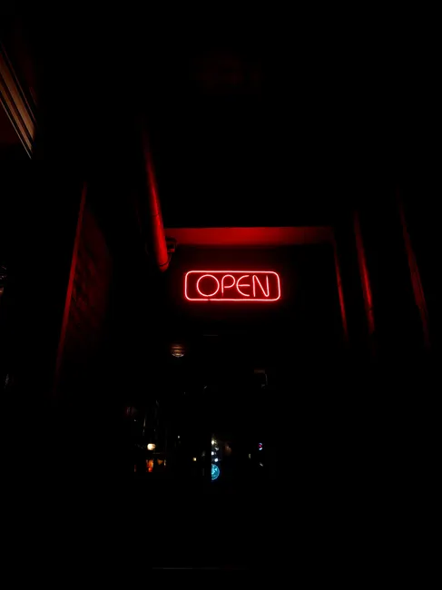 Detail Rotes Neonlicht Mit Dunkler Atmosphäre Number 8