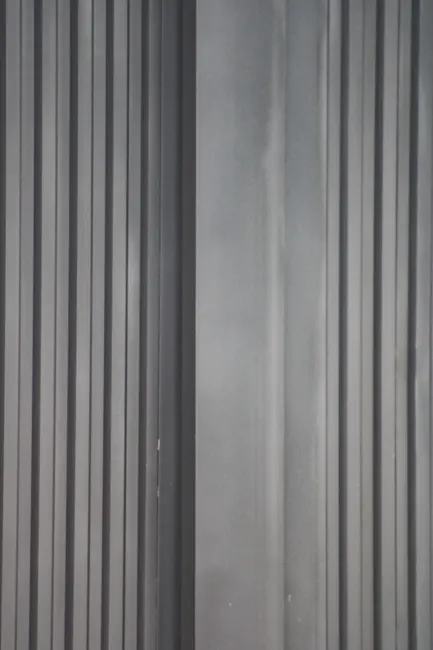 Detail Schwarze Metallplatte Mit Feiner Struktur Number 9