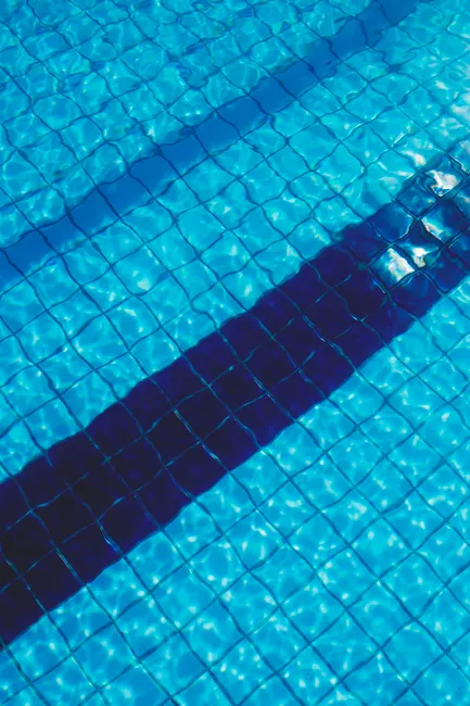 Detail Schwimmbad Wasser Mit Blauem Mosaik Number 4