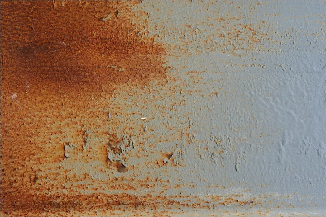 Verwitterte Mauer Mit Moos Und Patina 2f39
