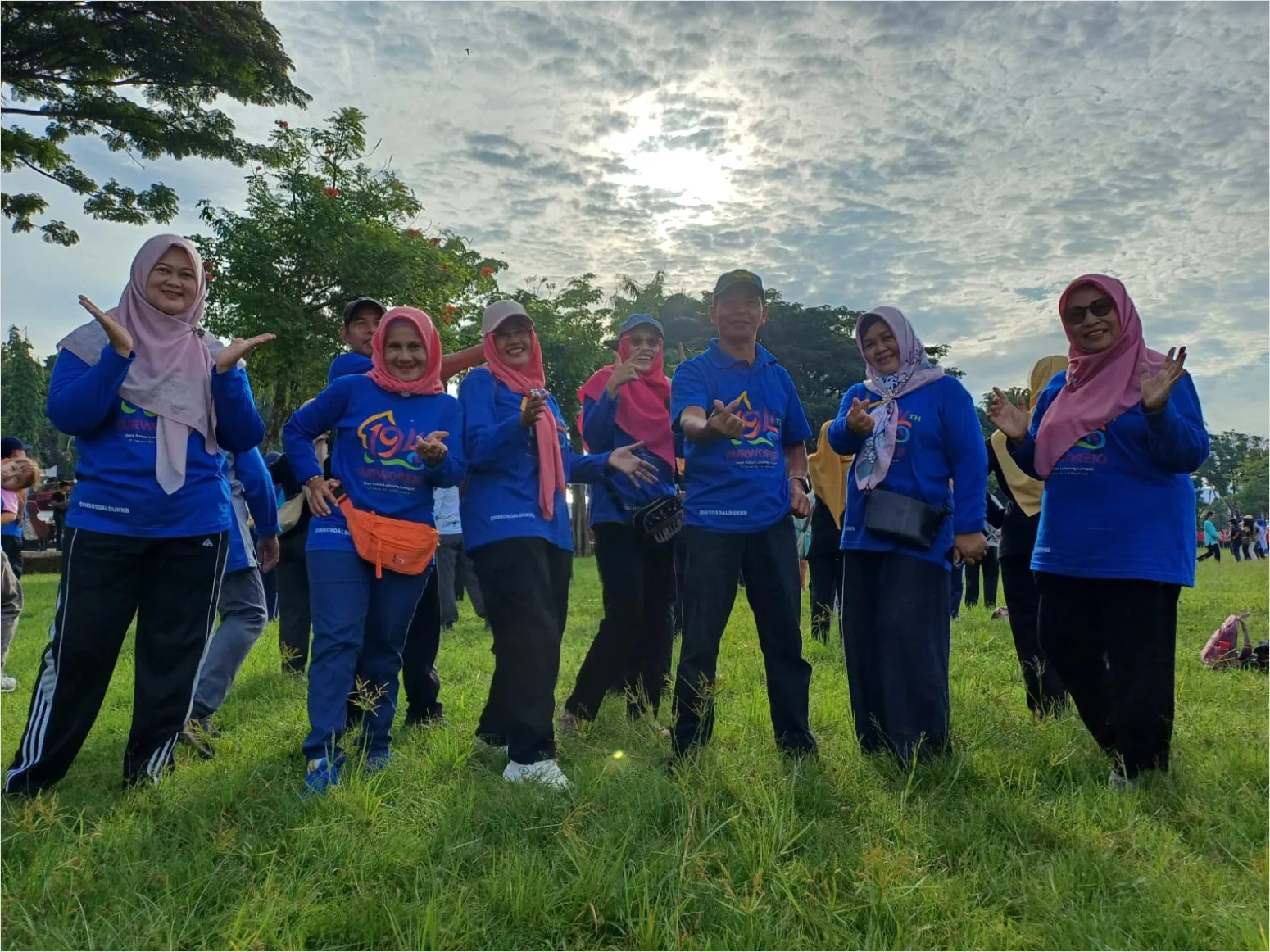 Detail Foto Acara Senam Bersama Di Lapangan Number 9