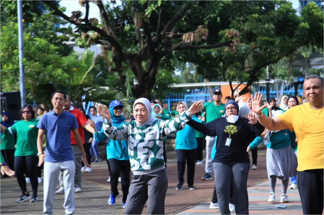 Detail Foto Acara Senam Bersama Di Lapangan Number 11