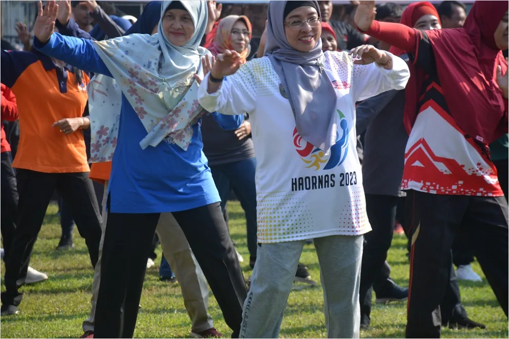 Detail Foto Acara Senam Bersama Di Lapangan Number 14