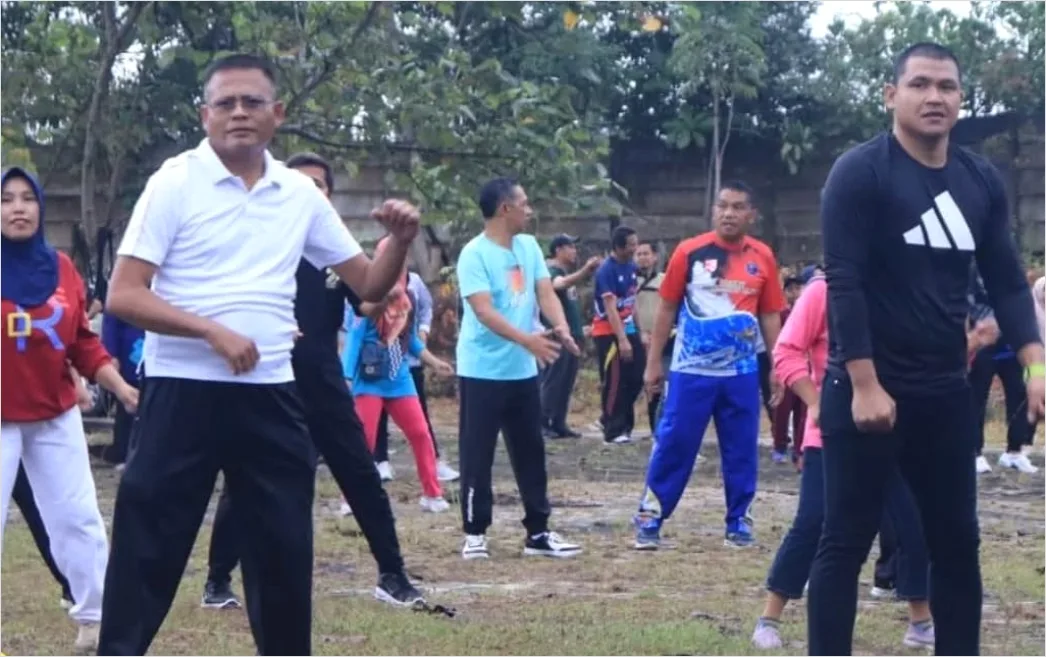 Detail Foto Acara Senam Bersama Di Lapangan Number 5