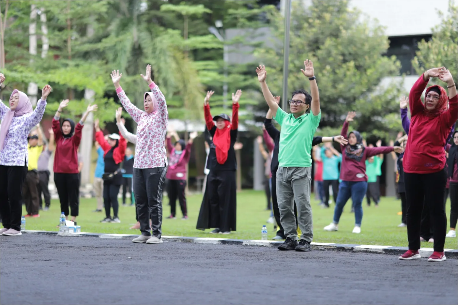 Detail Foto Acara Senam Bersama Di Lapangan Number 6