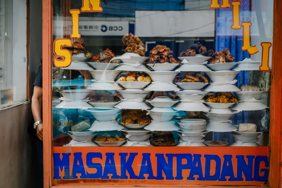 Detail Foto Ayam Gulai Khas Padang Di Mangkuk Number 14