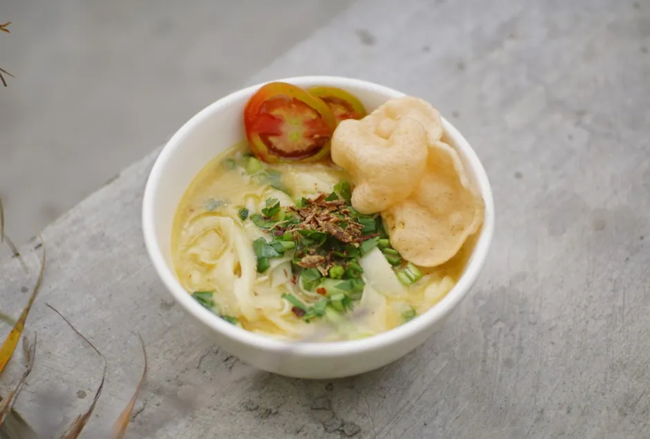 Detail Foto Ayam Gulai Khas Padang Di Mangkuk Number 16