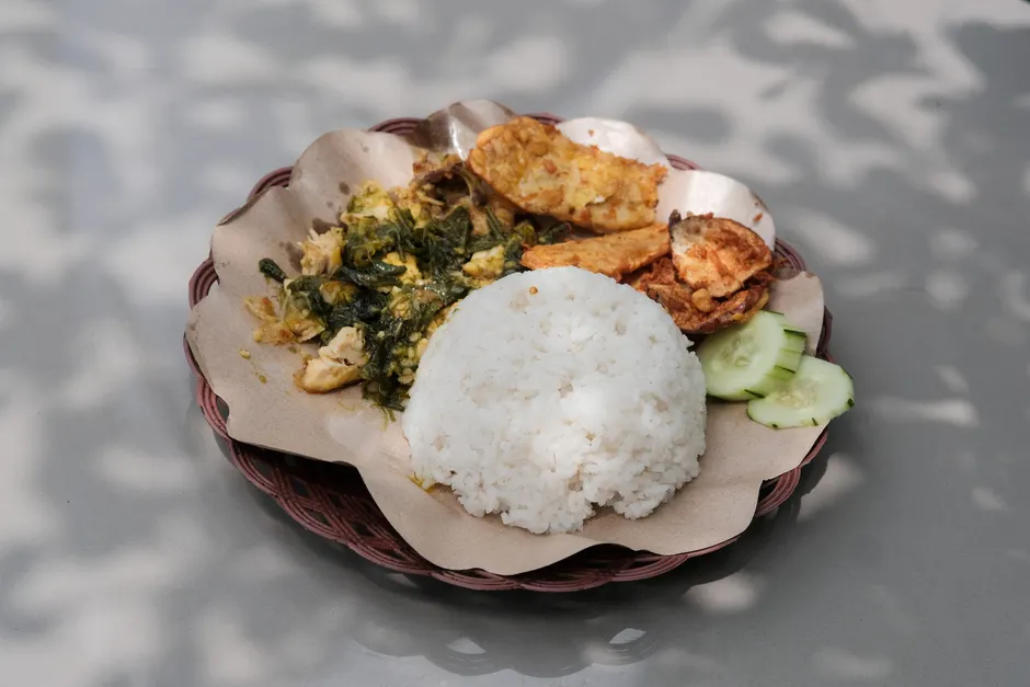 Detail Foto Ayam Gulai Khas Padang Di Mangkuk Number 3