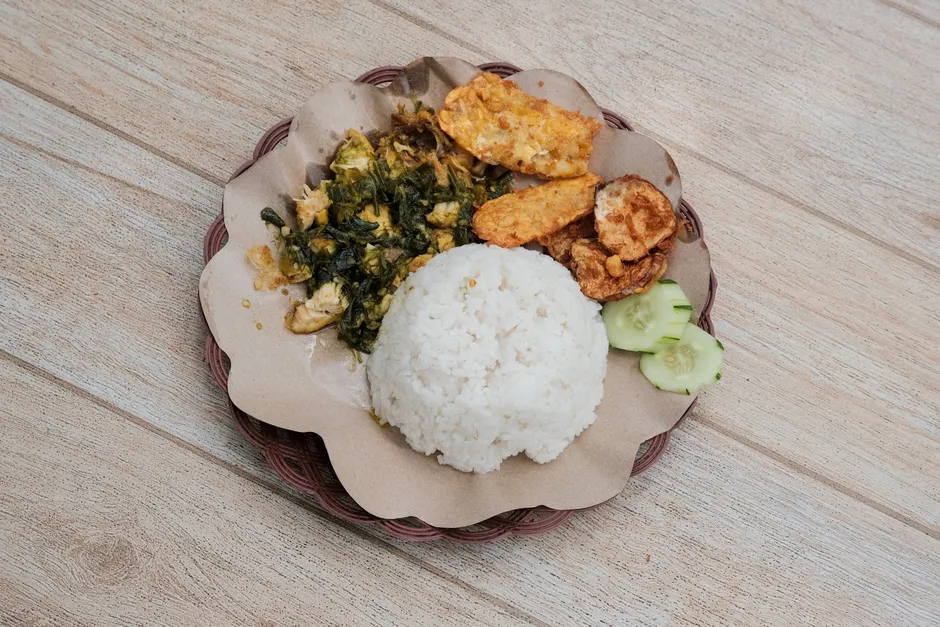 Detail Foto Ayam Gulai Khas Padang Di Mangkuk Number 4
