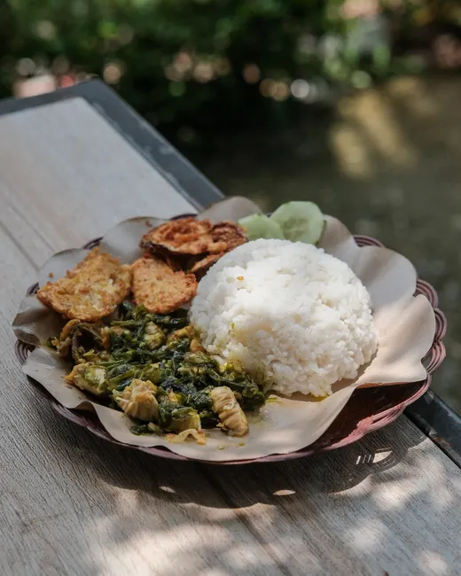 Detail Foto Ayam Gulai Khas Padang Di Mangkuk Number 6