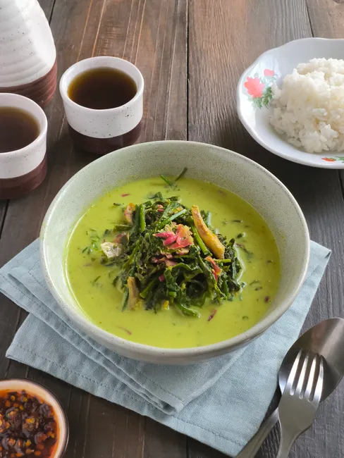Detail Foto Ayam Gulai Khas Padang Di Mangkuk Number 7