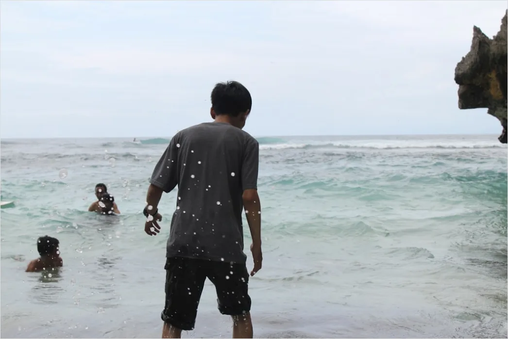 Detail Foto Es Kelapa Muda Segar Di Pantai Number 8
