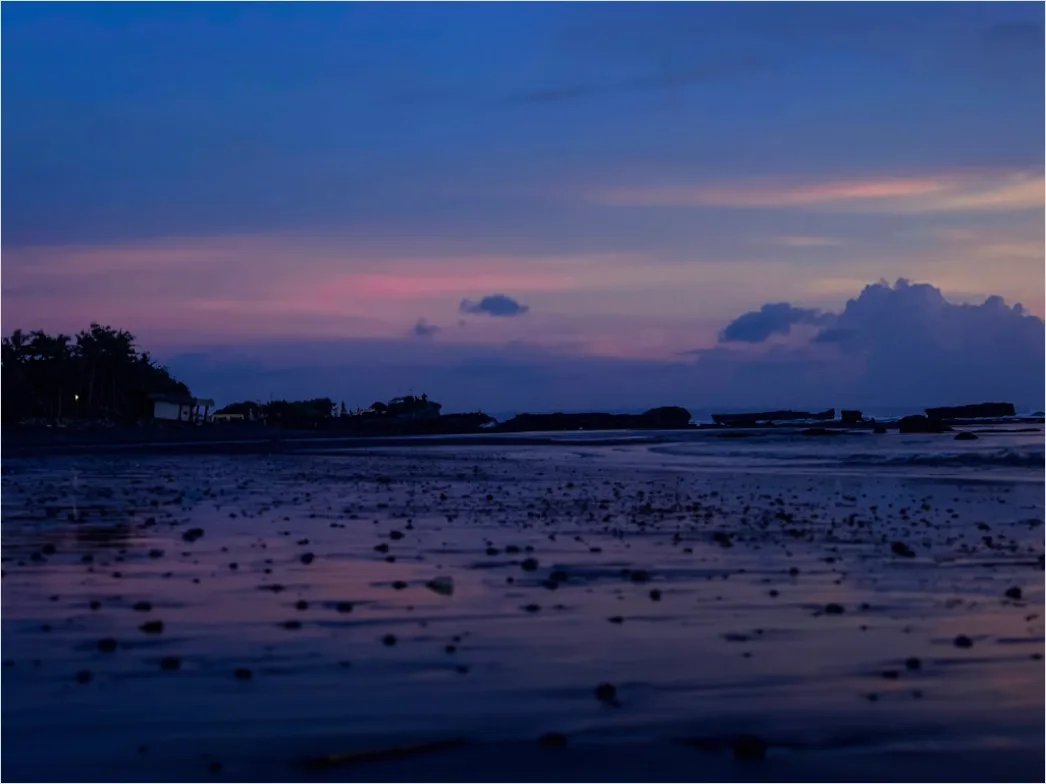 Detail Foto Es Kelapa Muda Segar Di Pantai Number 10