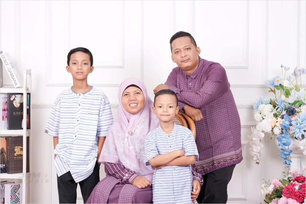 Foto Keluarga Memakai Baju Lebaran Seragam C1b0