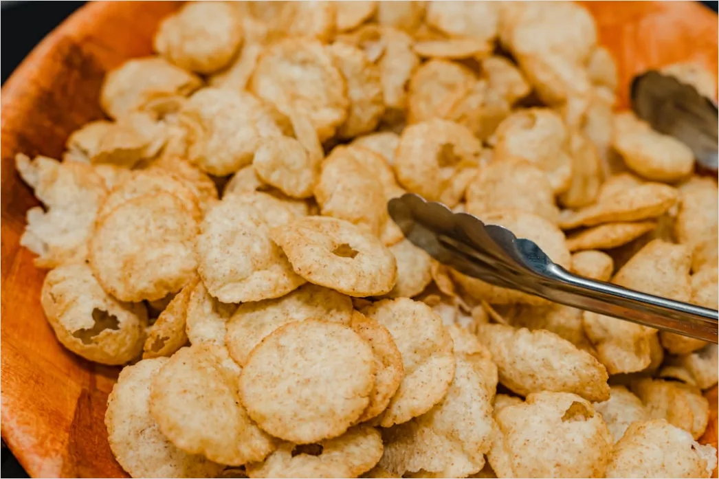 Foto Kerupuk Putih Goreng Close Up Cbeb