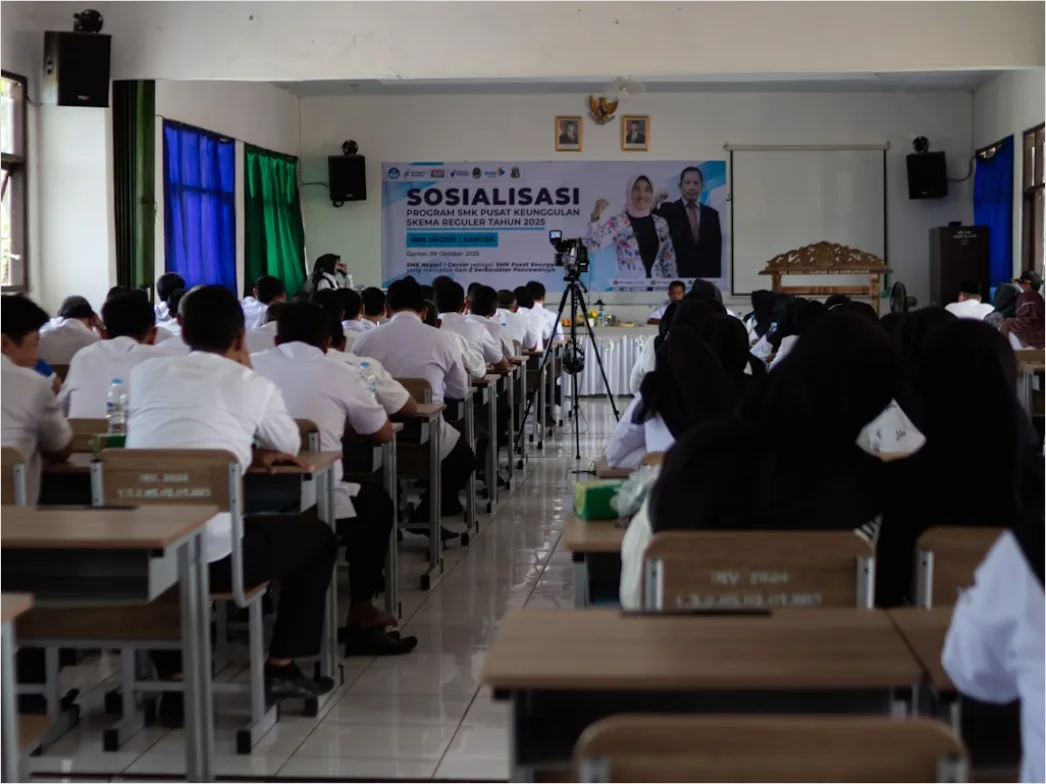 Foto Konferensi Pendidikan Di Auditorium 81b2