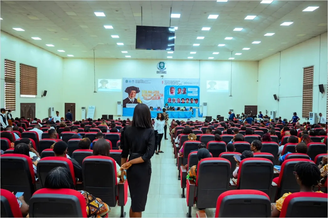 Detail Foto Konferensi Pendidikan Di Auditorium Number 3