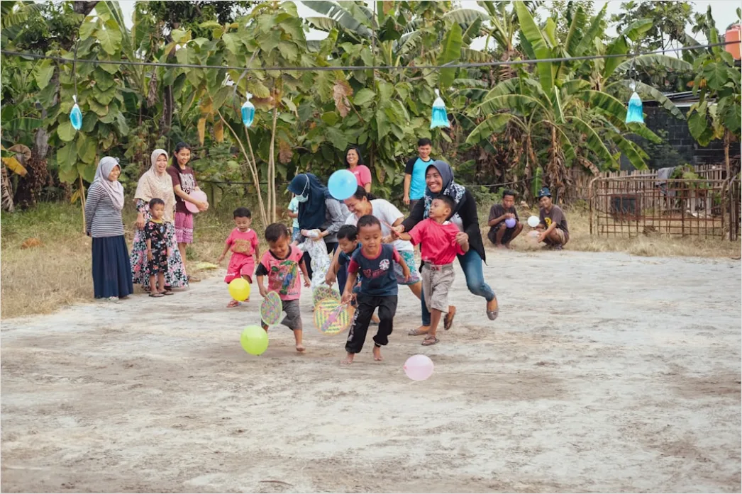 Detail Foto Lomba Tarik Tambang Warga Kampung Number 13