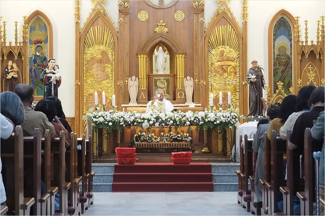 Detail Foto Misa Malam Natal Di Gereja Number 19