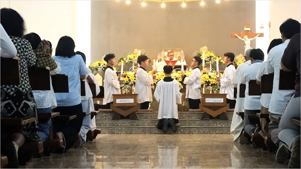 Detail Foto Misa Malam Natal Di Gereja Number 5