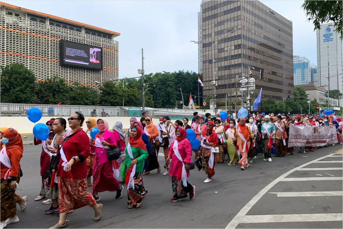 Foto Parade Budaya Nusantara Di Jalan 376a