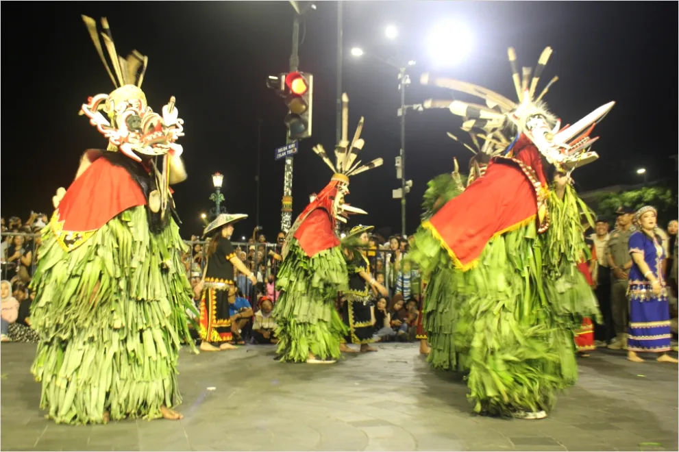 Detail Foto Parade Budaya Nusantara Di Jalan Number 3