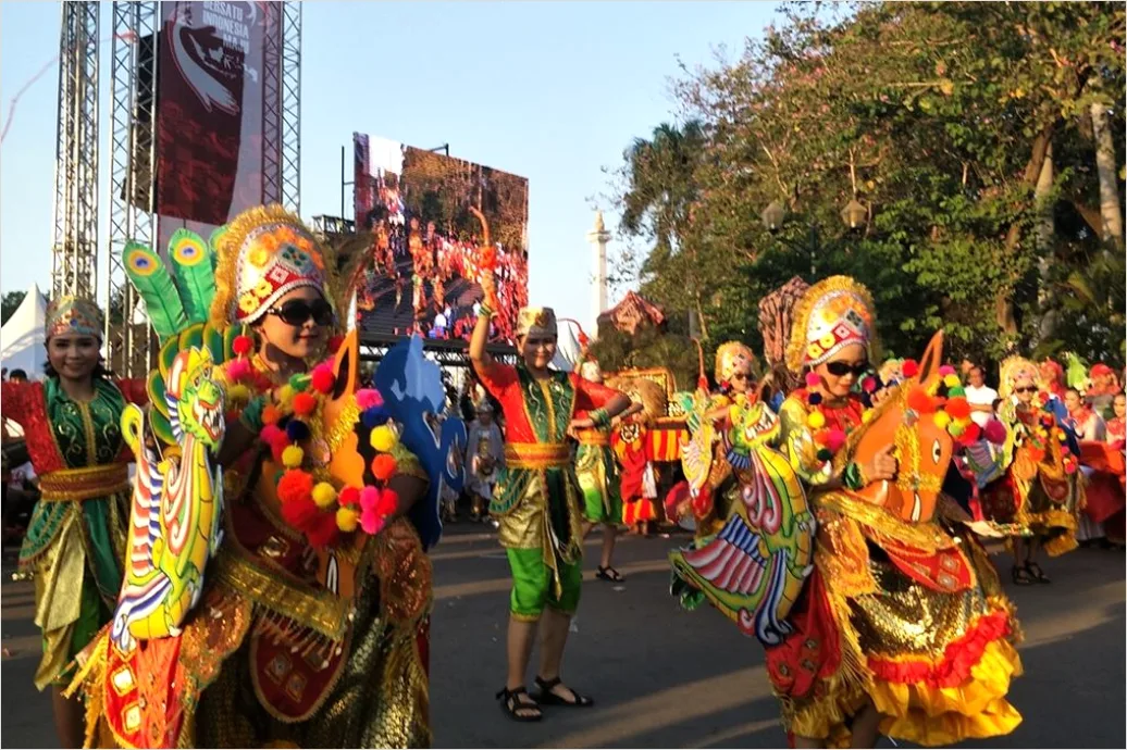 Detail Foto Parade Budaya Nusantara Di Jalan Number 4