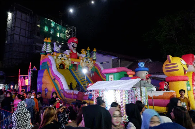 Detail Foto Pasar Malam Wahana Permainan Anak Number 5
