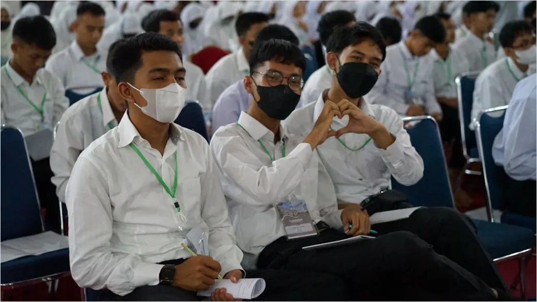 Foto Peserta Seminar Mencatat Materi Aac9