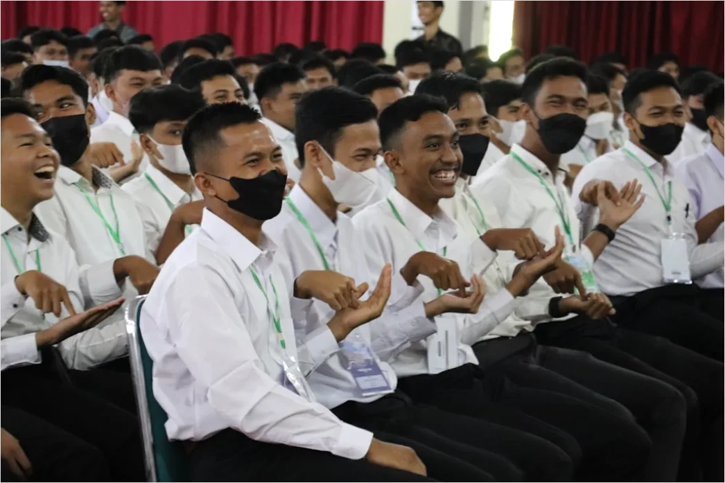 Detail Foto Peserta Seminar Mencatat Materi Number 12