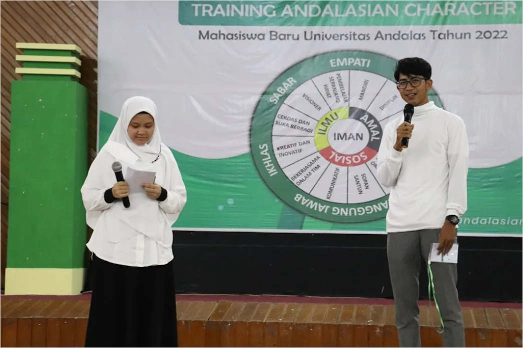 Detail Foto Peserta Seminar Mencatat Materi Number 3