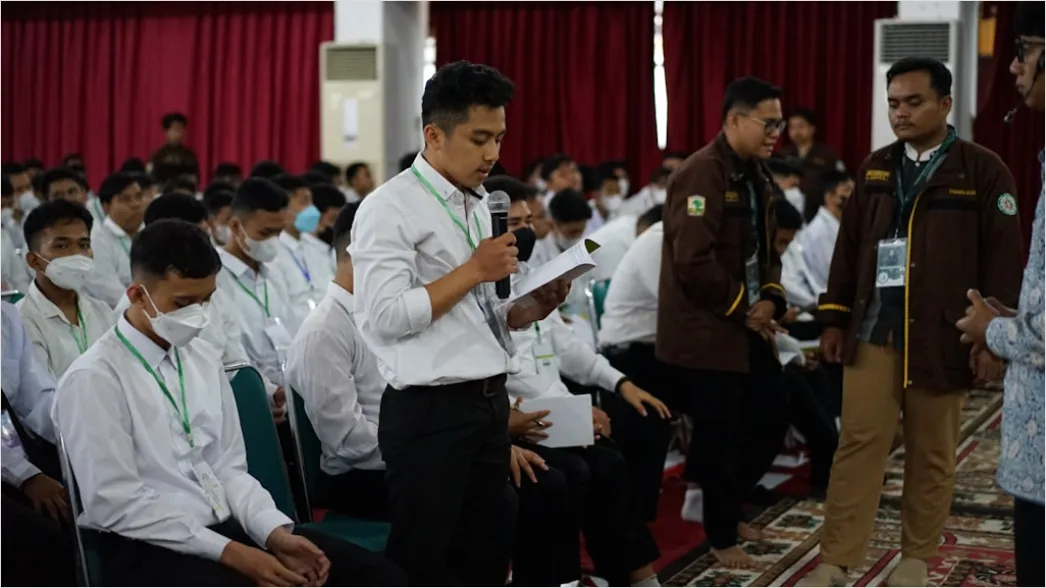 Detail Foto Peserta Seminar Mencatat Materi Number 5
