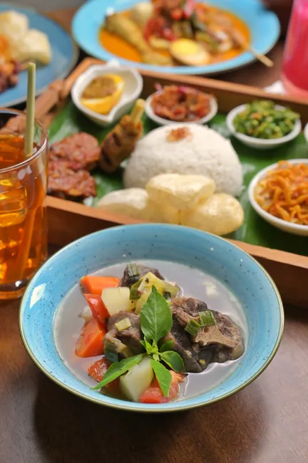 Detail Foto Sop Ayam Kampung Dengan Sayuran Number 7